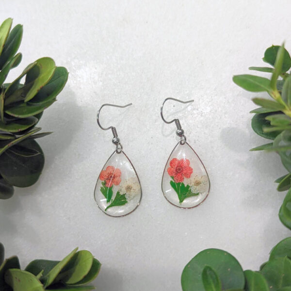 raindrop shaped earrings, dainty with a little bouquet of red and white flowers inside. real pressed flowers