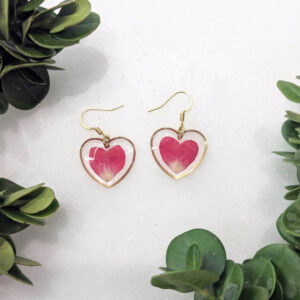 dainty hear earrings in gold color, with real rose petals inside