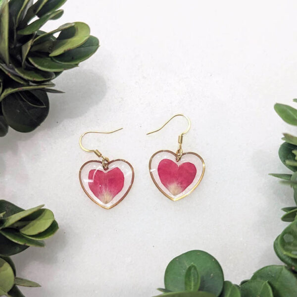 dainty hear earrings in gold color, with real rose petals inside